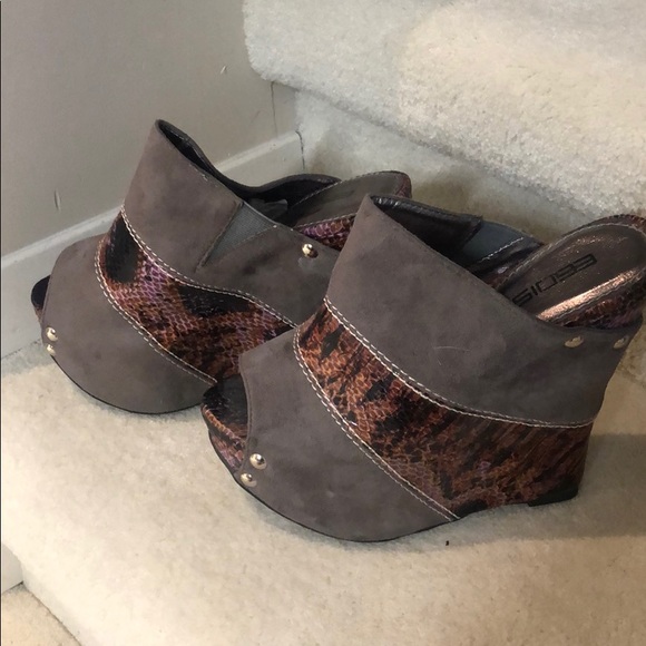 Platform slides - Picture 1 of 4